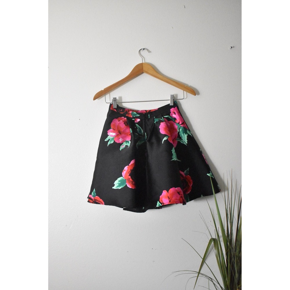 B. Smart Floral Mini Skirt Womens Size 0 Black Pink Rose Satin A-Line Modern Era - Picture 7 of 9